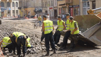 Meme: Construction workers working harder, not smarter